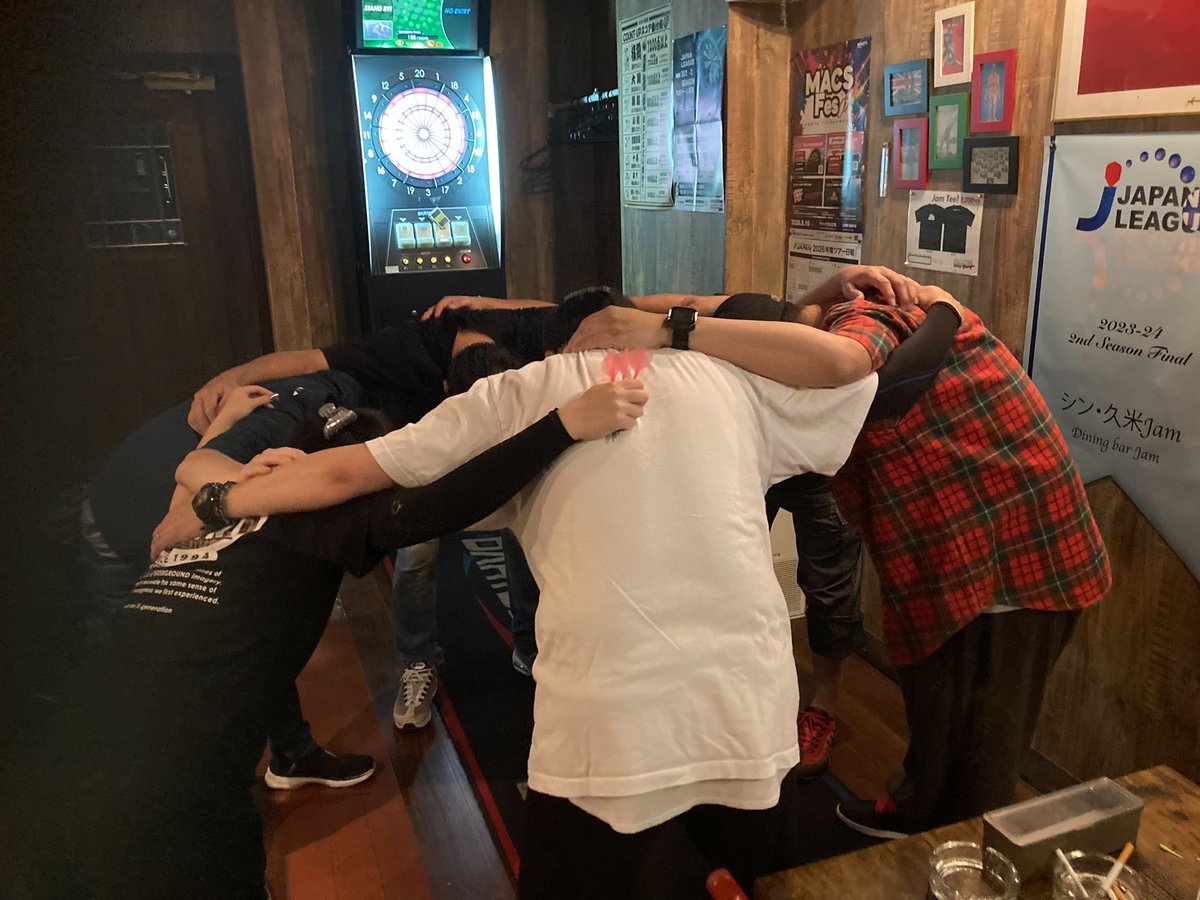 diningbarjam's tweet photo. こんばんは♪
本日はJAPANリーグです🎯
木曜チームも今日勝てば1位通過でプレーオフ
進出になりますね🔥
皆さん頑張ってますね〜😁

オススメフードは冷やし中華始めましたになります！

外は蒸し蒸ししてますが店内は快適を目指してます‼️ https://t.co/WLrQjytfLJ