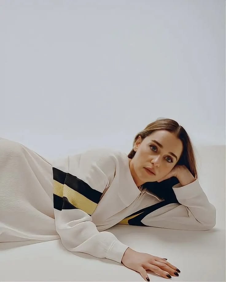 emgot88's tweet photo. Update at NY Times 2026: #EmiliaClarke 🤍 (new/old picture) https://t.co/5X8qdybtzm