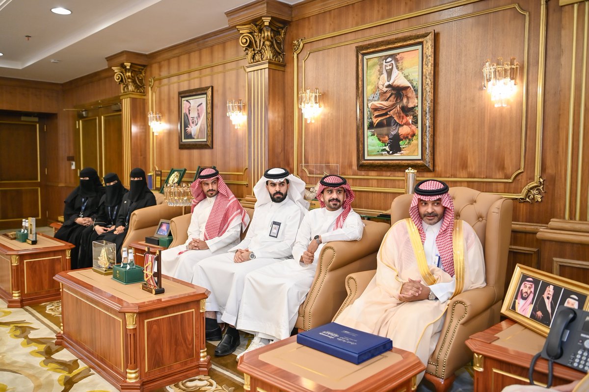 jazangov's tweet photo. سمو أمير منطقة جازان
#محمد_بن_عبدالعزيز
يتسلّم التقرير السنوي لأعمال بيت الثقافة بالمنطقة لعام 2025م.
جرى ذلك خلال استقبال سموه للمدير التنفيذي  سلمان دريب. https://t.co/u2d88s0U7a