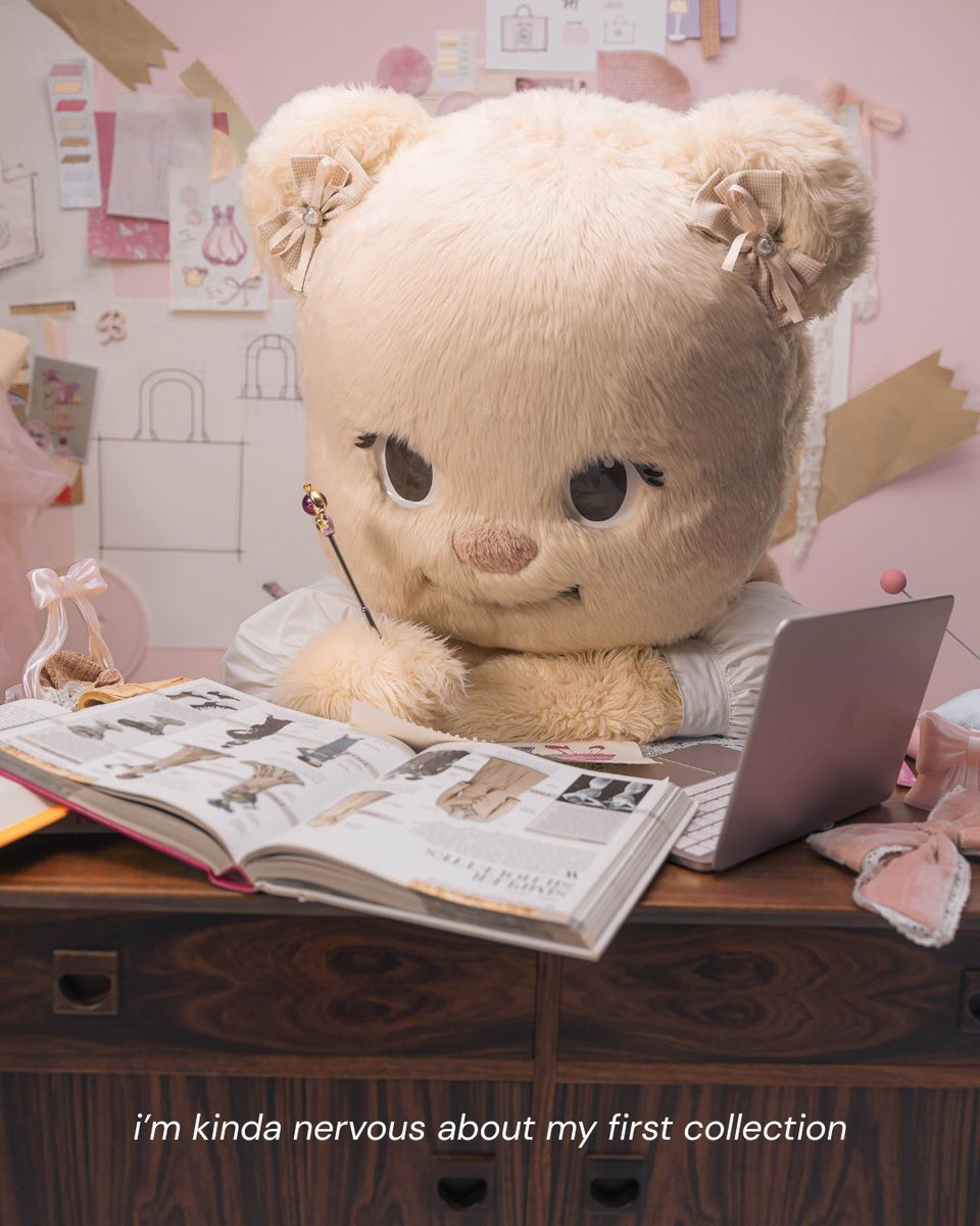 kaikun91's tweet photo. พรุ่งนี้ไปให้กำลังใจเจ่เจ้กันเยอะๆนะคะ 
คอลเล็คชั่นแรกของเจ่เจ้ 
เจ้เจ้ตั้งใจทำงานมากเลยค่ะ🥰🥰
Cr.Chatostudio
#Biancabear
#ด้อมน้องเนย
#ChatoStudioXBiancabear https://t.co/fim77V4oLU