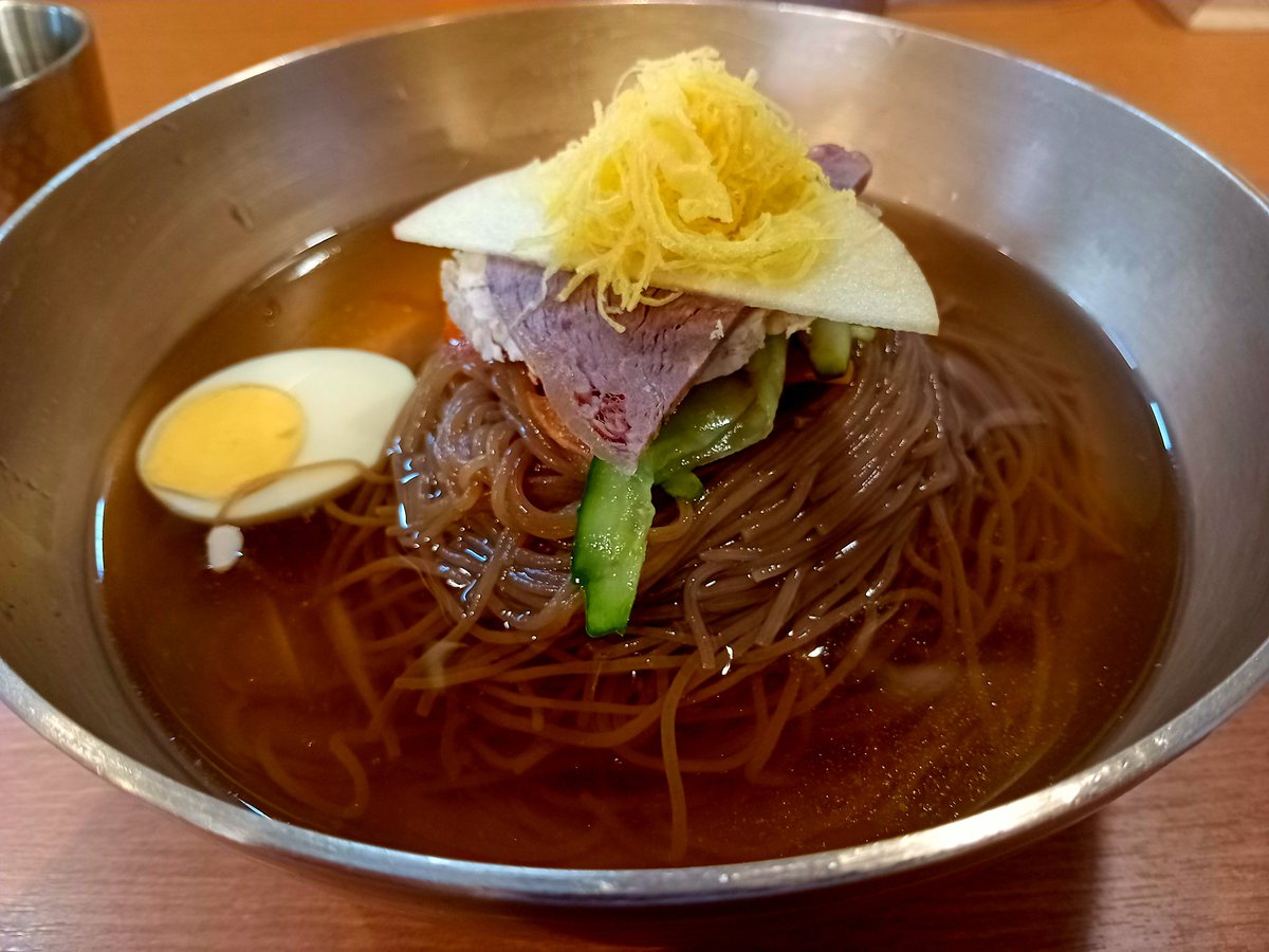 nomuui's tweet photo. 千葉市稲毛海岸にあるソルヌンで平壌冷麺食べたけれど、めちゃウマだった。脱北者の方が経営してるのだけれど、そのストーリー抜きにしても、半端なく美味いんよ。 https://t.co/zZHxgQP9ze