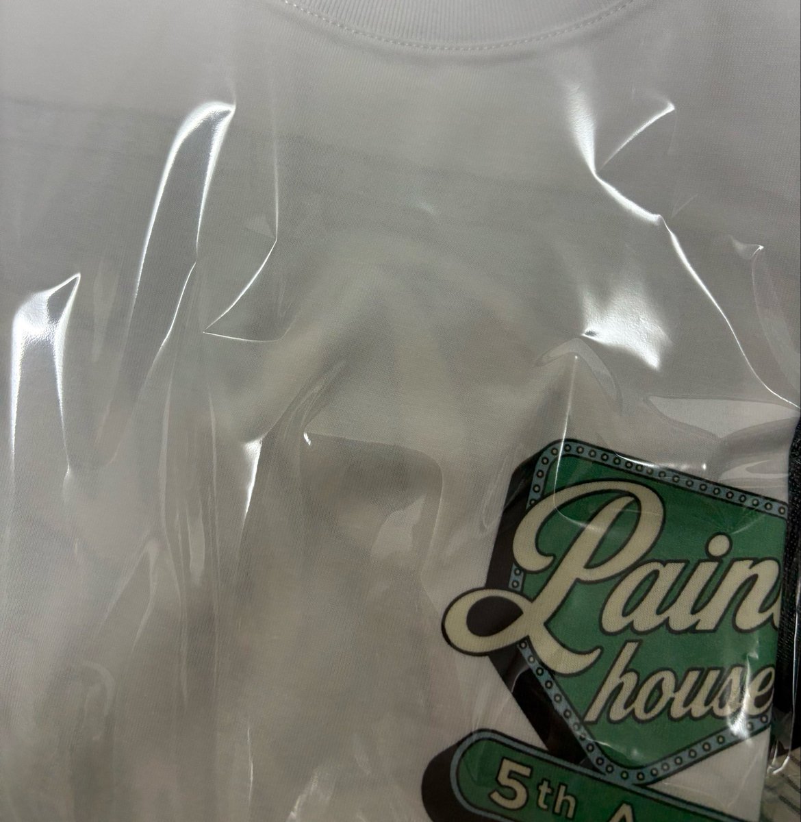 snkrs_suki's tweet photo. PAINTHOUSEさんの5周年はさすがに豪華過ぎた🥺✨
靴もだけどNo.入りのTシャツが嬉しい🥺
5周年おめでとうございます㊗️
#PAINTHOUSE https://t.co/BsdJFLs6eK