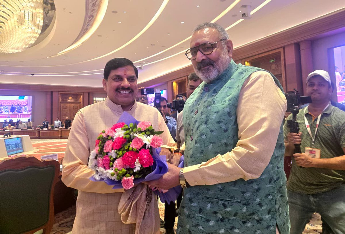girirajsinghbjp's tweet photo. भारत टेक्स 2026 के दौरान मध्य प्रदेश के माननीय मुख्यमंत्री डॉ. मोहन यादव जी के साथ सौहार्दपूर्ण भेंट हुई। इसके उपरांत मध्य प्रदेश सरकार के स्टेट सेशन में सहभागिता की।

#BharatTex2026 #MadhyaPradesh https://t.co/jyDL3NMLlx