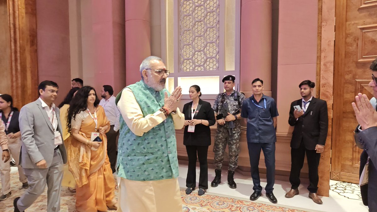 girirajsinghbjp's tweet photo. भारत टेक्स 2026 के दौरान मध्य प्रदेश के माननीय मुख्यमंत्री डॉ. मोहन यादव जी के साथ सौहार्दपूर्ण भेंट हुई। इसके उपरांत मध्य प्रदेश सरकार के स्टेट सेशन में सहभागिता की।

#BharatTex2026 #MadhyaPradesh https://t.co/jyDL3NMLlx