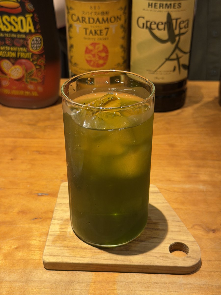 erinalion82's tweet photo. 牟田さんのコロッケとメグさんのカクテルをいただきにミユキ茶房へ！

20代のころ、いつも必ず舌が緑になるまで飲んでた照葉樹林。
いま照葉樹林が飲める店、あんまりないですね。
レゲエパンチみたいに、知らない名前になってたりして。 https://t.co/tBXkcGA8Es