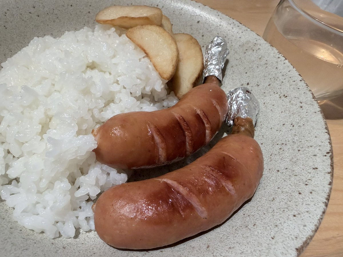 mayuka_life's tweet photo. 本日の夜ご飯✨

ソーセージ、骨ついてるテンション上がりますね🤭

イベントでいただいたLIMOE 梅酵素を食後に飲みました♪
さっぱりしてるし、梅の香りが爽やかで、ちょっとしたデザートみたいでした〜 https://t.co/D8J9hPxd7q