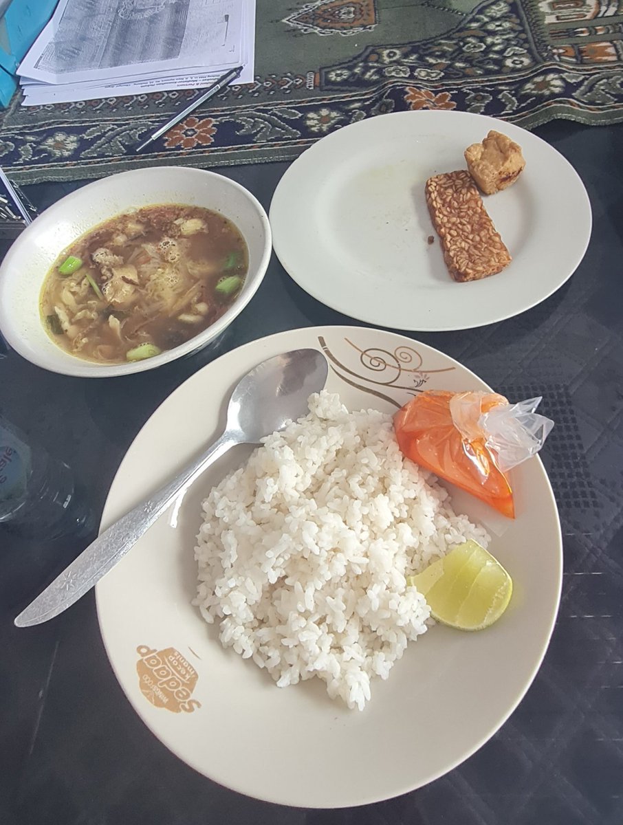 emaieimee's tweet photo. @atokdalangs4 Ih sama, pernah interview tapi disuruh makan siang dulu https://t.co/43Vz3VzVck