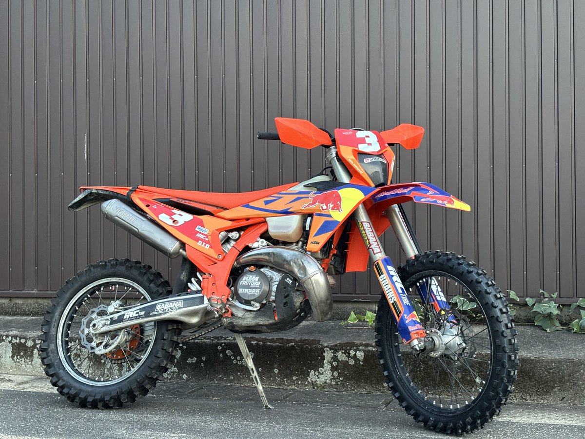 koooota212's tweet photo. ダルマニアクスの準備完了✅
KTM300EXC
F M5B 90/100
R JX8 140
BRAINS OIL
RT-50
雨でも晴れでもこのセット☀️☔️
どんとこい✊✊✊
#KTM
#ベイシストオート
#iRCTIRE
#BRAINSOIL
#BABANASHOX https://t.co/k3Pf11jdp2