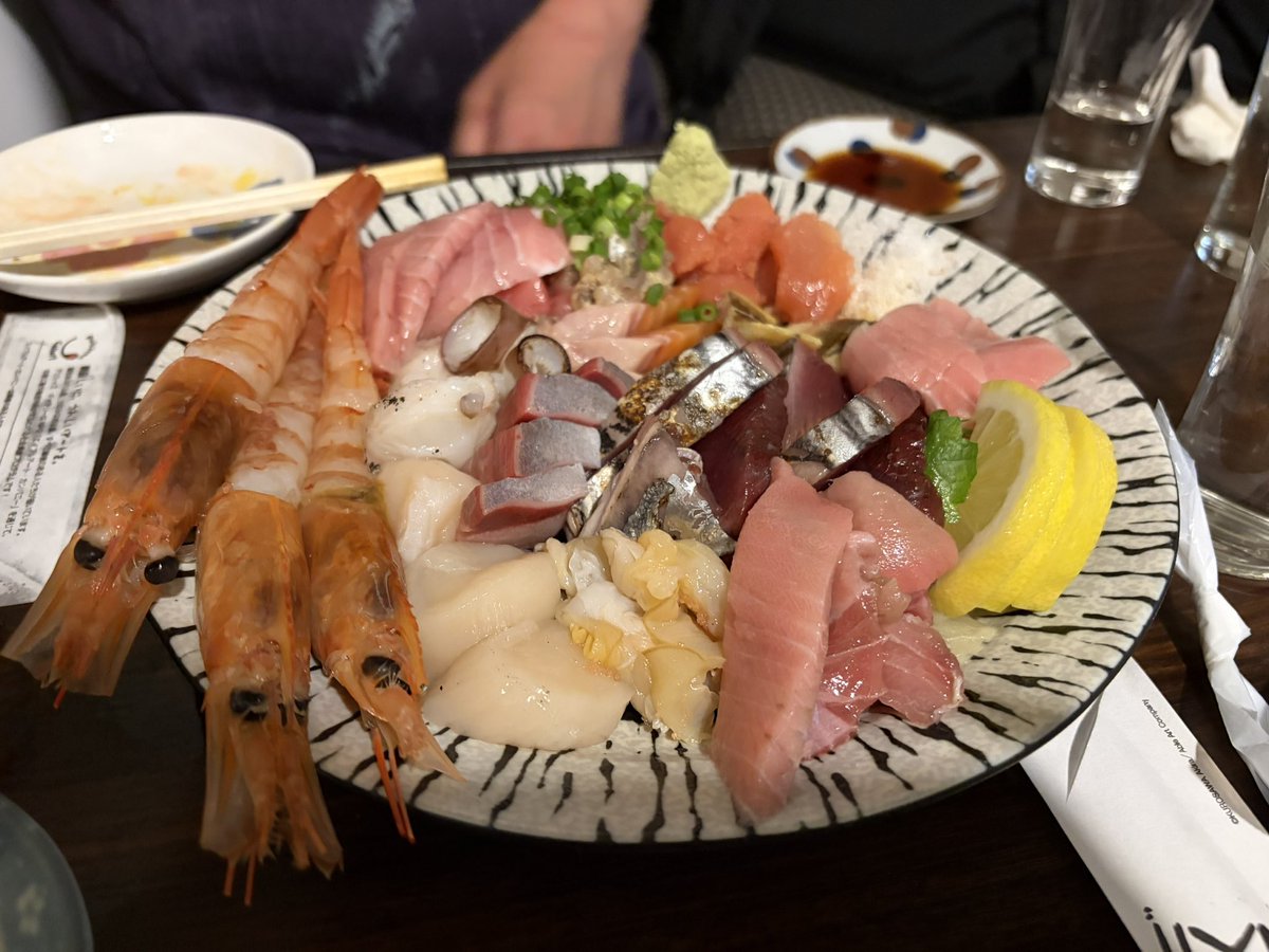 ykguri's tweet photo. ななつぼしにて念願の女子会✨
毎回食べすぎてしまうので、女子会らしく抑えめにと思ってたけど、おすすめしたい料理が多すぎた😂結局みんなでお腹いっぱいまで食べ、日本酒飲み比べコンプリート。マスターと乾杯できて、めちゃめちゃ楽しかった！立飲みも一緒に来れたらいいな😊ごちそうさまでした！ https://t.co/cbbobzGzoD