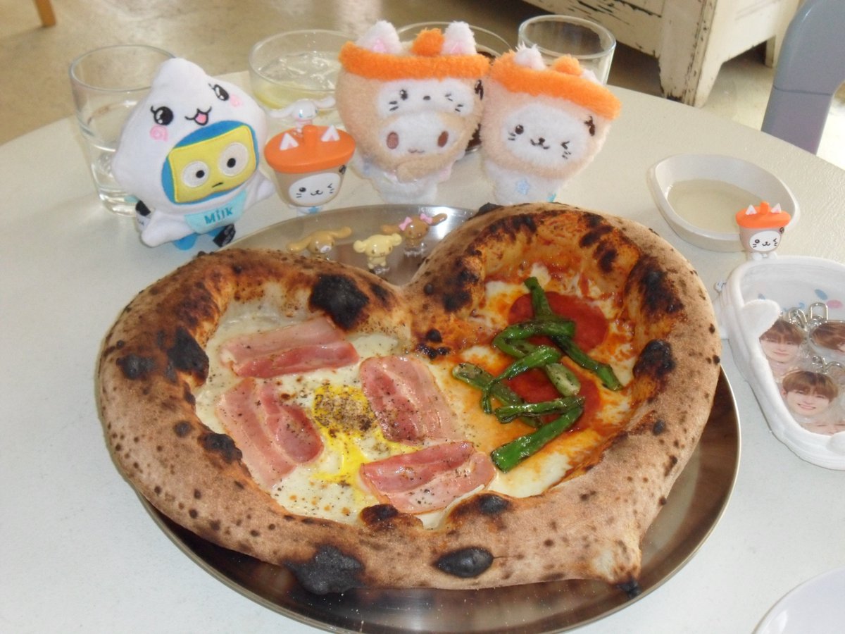 cat_u__le's tweet photo. 📍러프앤도우
하트 피자🫶🏻화덕피자 맛집이 확실해

📍거북이금고
등심+안심 돈까스<너무 부드러움!!!!!!!!
나폴리탄 스파게티 아는맛이지만 맛있다😋 https://t.co/pHZ24uC22I