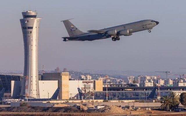 AecioEscalante's tweet photo. Israel intentó expulsar a los aviones cisterna de EEUU del aeropuerto Ben Gurion. Trump se negó.

Israel sabe que Irán le va a bombardear el aeropuerto y EEUU, ya no tiene donde estacionar los aviones, pues Irán le atacó todas las bases! https://t.co/PKw8Qw3p6z