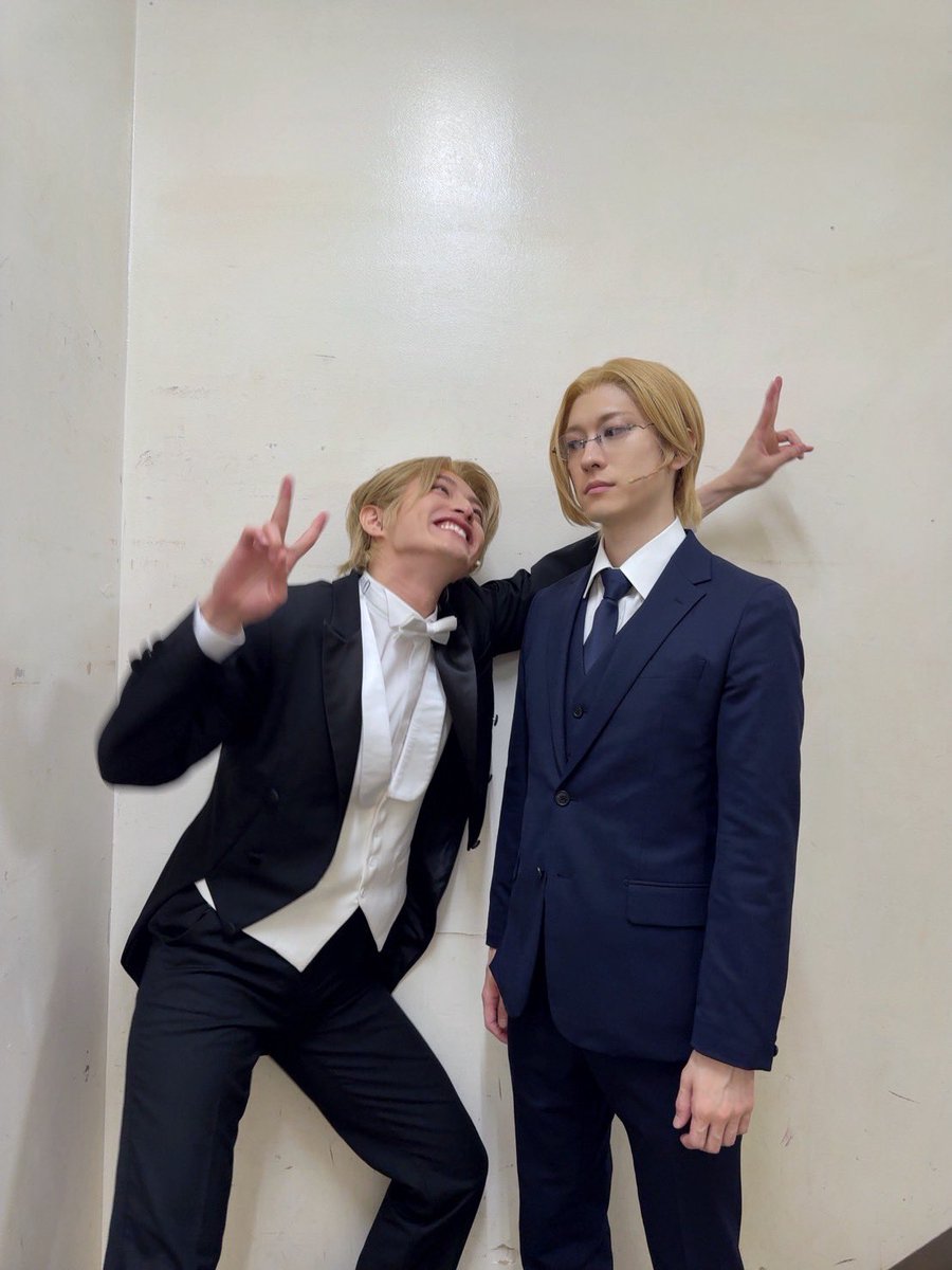 IKKEI_YAMAMOTO's tweet photo. 本日もモリミュありがとうございます！

残りあと2公演！
兄さんと一緒にいれるのも、あと1日か…楽しもう！

えっと。エンダースに絡まれました…。

#モリミュ　#ルイス https://t.co/3Wnr743RBh