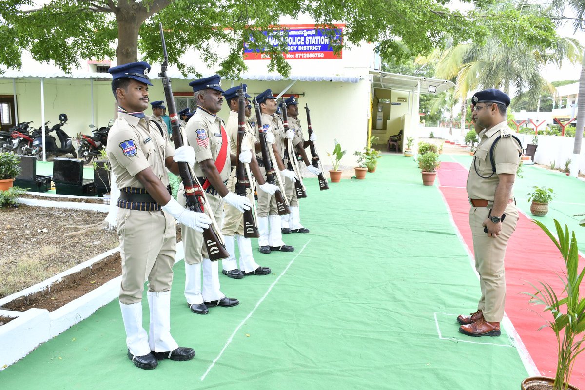 spsangareddy's tweet photo. వార్షిక తనిఖీలు 
జిల్లా ఎస్పీ పరితోష్ పంకజ్, జిన్నారం సర్కిల్ కార్యాలయం, పోలీస్ స్టేషన్‌ను తనిఖీ చేశారు రికార్డుల నిర్వహణ, నాణ్యమైన దర్యాప్తు, CCTNS-2.0లో రికార్డుల అప్‌డేట్, సీసీ కెమెరాల విస్తరణ, క్రైమ్ నియంత్రణపై అధికారులకు కీలక ఆదేశాలు. జిన్నారం పోలీసుల పనితీరును అభినందించారు https://t.co/REYYvWMrjK