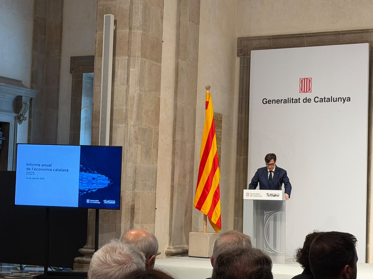 ACMunicipis's tweet photo. 📸 El SGA @msanglas ha participat aquest migdia a l'acte de presentació de l’Informe anual de l’economia catalana 2025 al Palau de la @gencat, en què hi han participat el President @salvadorilla i la consellera d'Economia i Finances @aliciarll https://t.co/U9zC4UtWrQ
