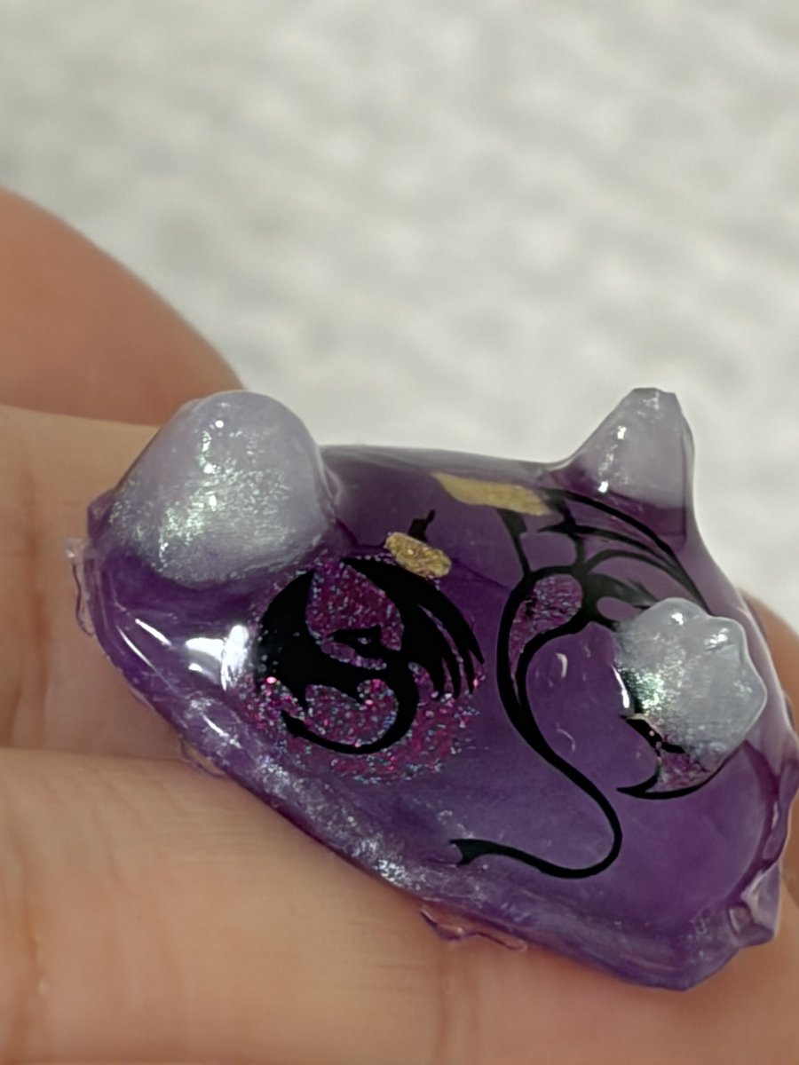 e_hmade_m's tweet photo. ウミウシ面白くていっぱい作ったんだけど、1個だけ目付けるの忘れてた😭
ペンとか持ってないし、TOKYOハンドメイド祭で手渡しで良ければほしいって方いたら差し上げます…。
コーティングのみの予定なので置物になるかもですが…
そしてまだコーティングしてないので成功するかも謎(~_~;) https://t.co/XKhNnpNNzr