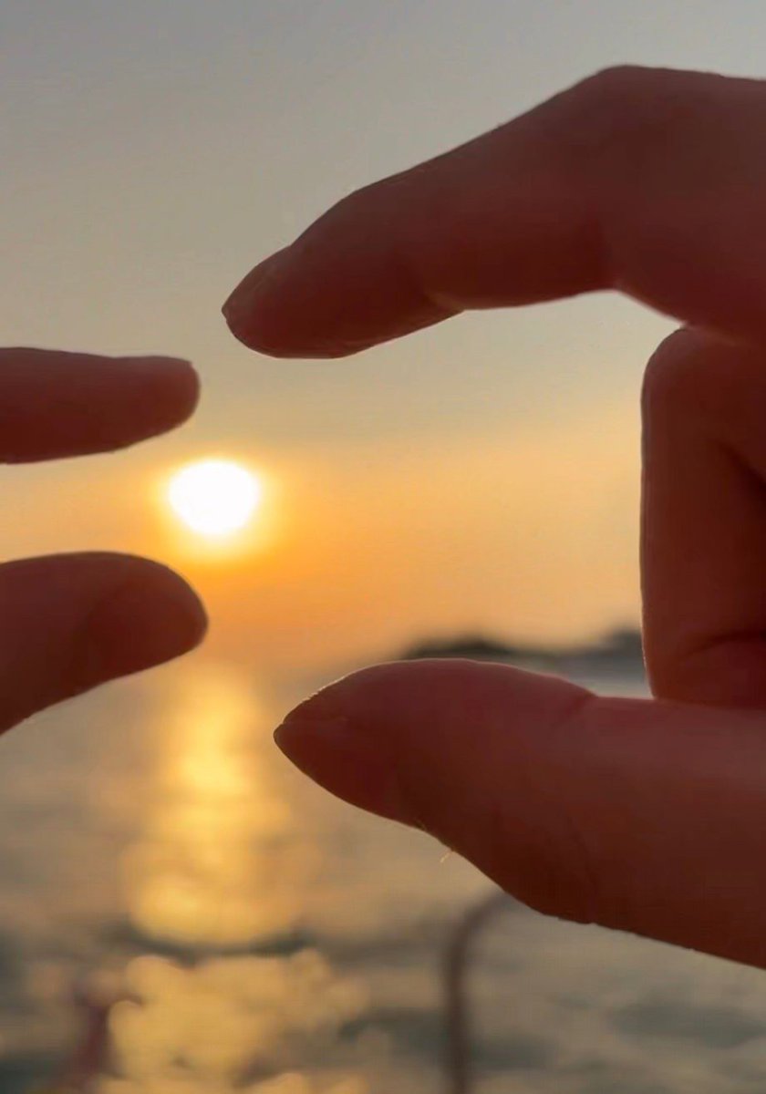 aericantik's tweet photo. watching the sunset together in the middle of the oceanβsimple, yet the most romantic feeling.
#Ollie #Shuyuan #TianYuan
#DeepIn #DeepInAct https://t.co/H3N2p92FmX