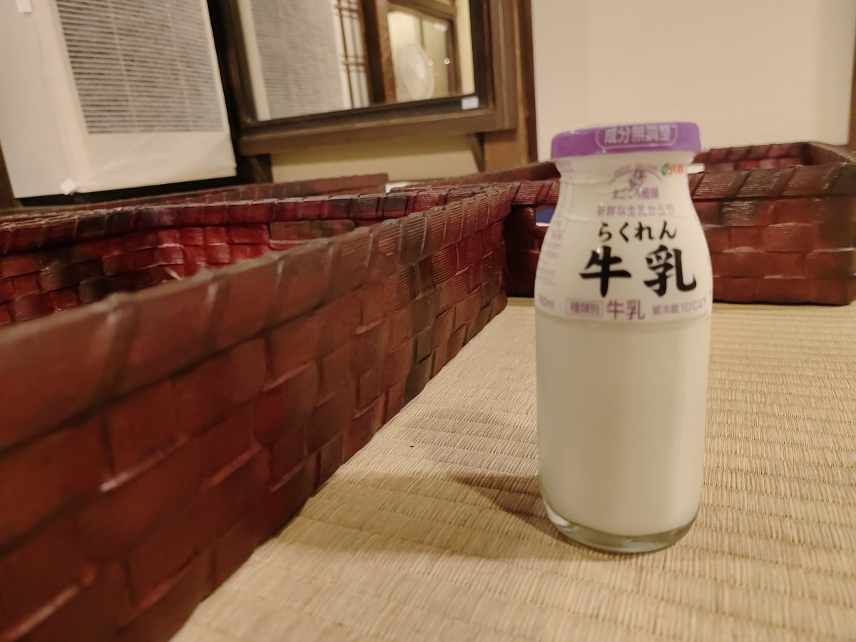 Photo by 大熊杜夫/𝑫𝑨𝑽𝑰𝑫𝑶𝑭𝑭━辺境レポーター 飯で贅沢をすることはあるけど、温泉で贅沢するってのも中々一興。というのも今まで来るたびに改修工事してた道後温泉本館が完全復活していたので、この機会にと少し奮発して2階も楽しめるプランに。お座敷でのお菓子とお茶のサービスも有難い。夏の暑さに負けない、見た目から入る冷涼感。 https://t.co/kJ0pvRL6nO