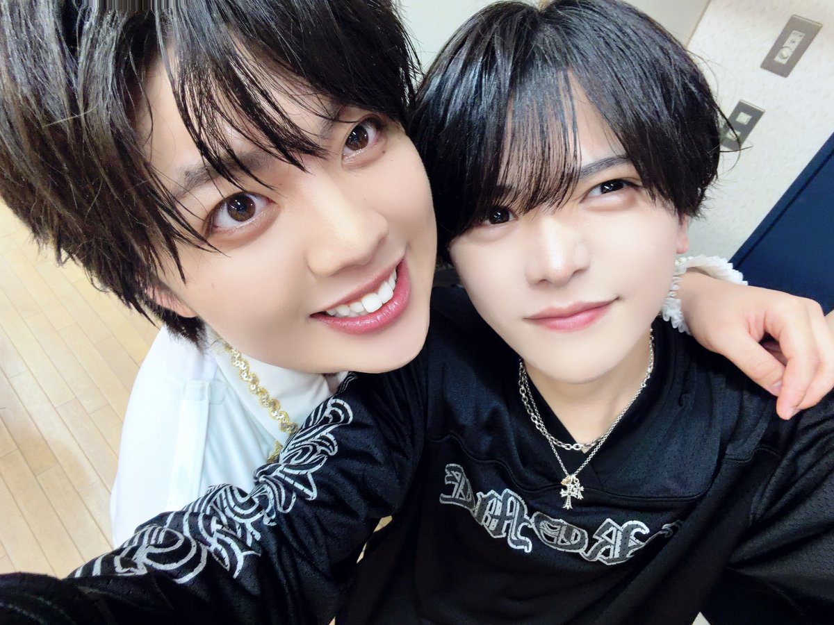 etsuyasabu's tweet photo. なぎくん生誕祭！呼んでもらえてとっても嬉しかったしまた一緒にステージ立てて幸せでした！！
会いに来てくれたみんなもありがとう！！改めて誕生日おめでとうございます🎊めちゃめちゃかっこよかった！！！！！ https://t.co/eg7WEkzQJq
