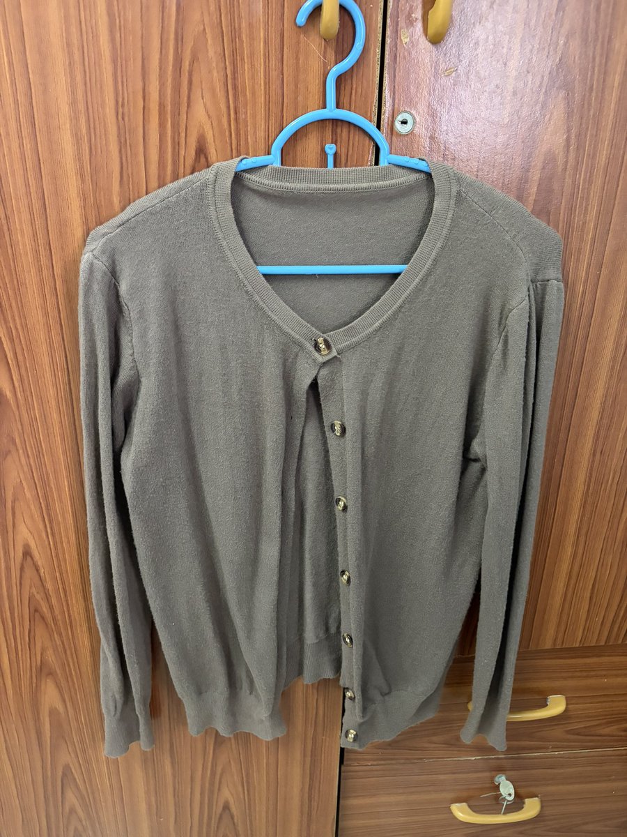 mamanunew's tweet photo. 18. เสื้อคาดิแกน สีน้ำตาล ส่งต่อ 50฿ อกได้ 42 https://t.co/4TorLD5vnP