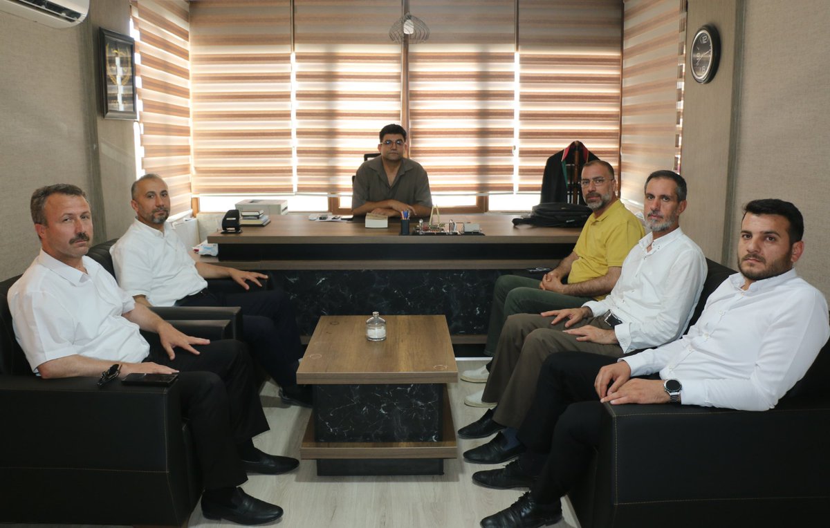 FarukPolat_'s tweet photo. HÜDA PAR Genel Başkan Yardımcımız Mahmut İrtem ile birlikte Av. Adem Ok'u ziyaret ettik.

Ziyaretimizde Mahmut İrtem, Suriye Kürtlerinin iç savaş sürecinde yaşadığı siyasal ve toplumsal dönüşümü ele aldığı “Bınxet” adlı kitabını kendilerine hediye etti. 

Nazik misafirperverlikleri için kendilerine teşekkür ediyorum.

@HurDavaPartisi
@HudaPariletisim
@mahmutirtem