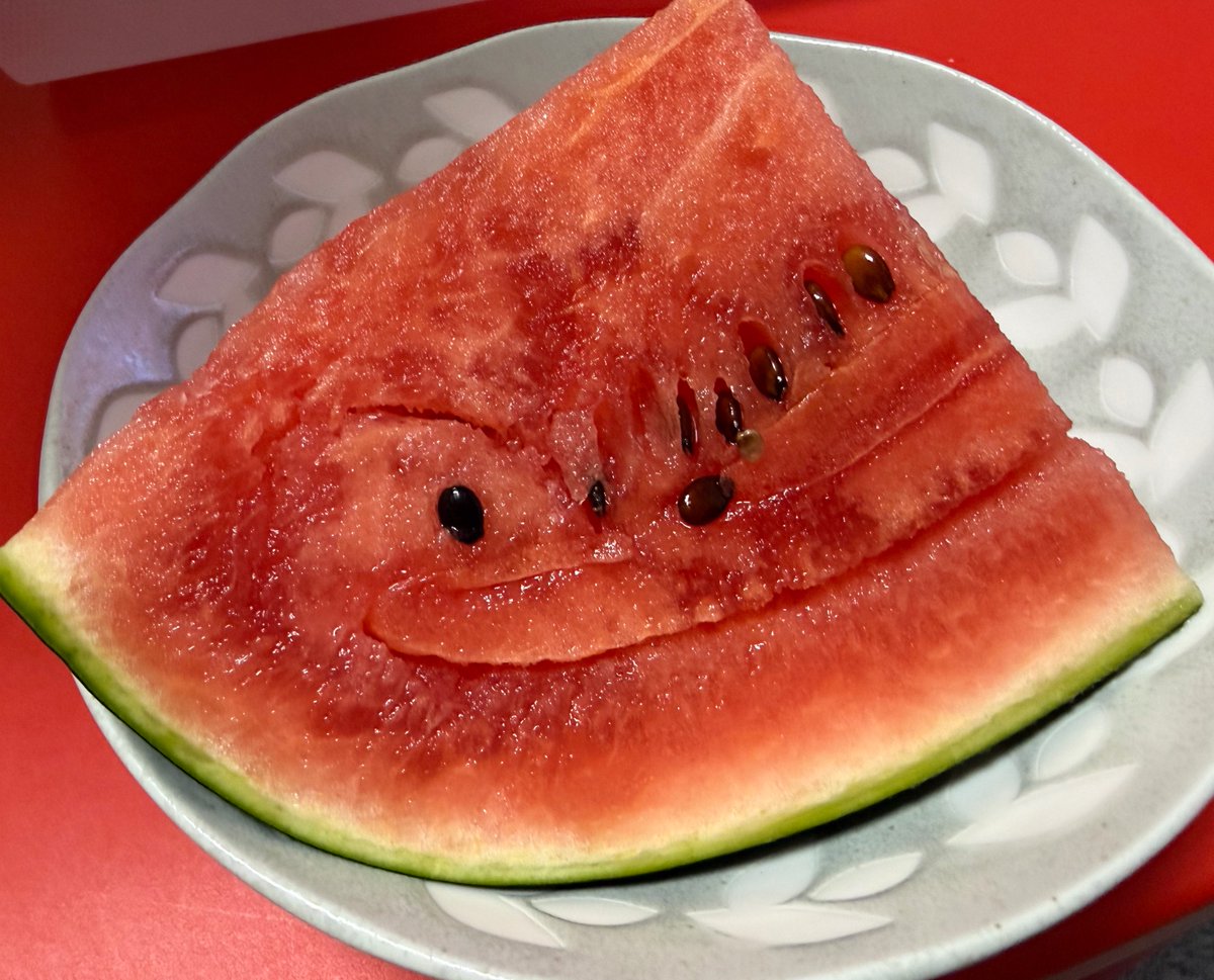 _never_natto's tweet photo. ちょっと待ってスイカうますぎなんだが。皮薄くてうまー。 https://t.co/h2H8hXz9aR