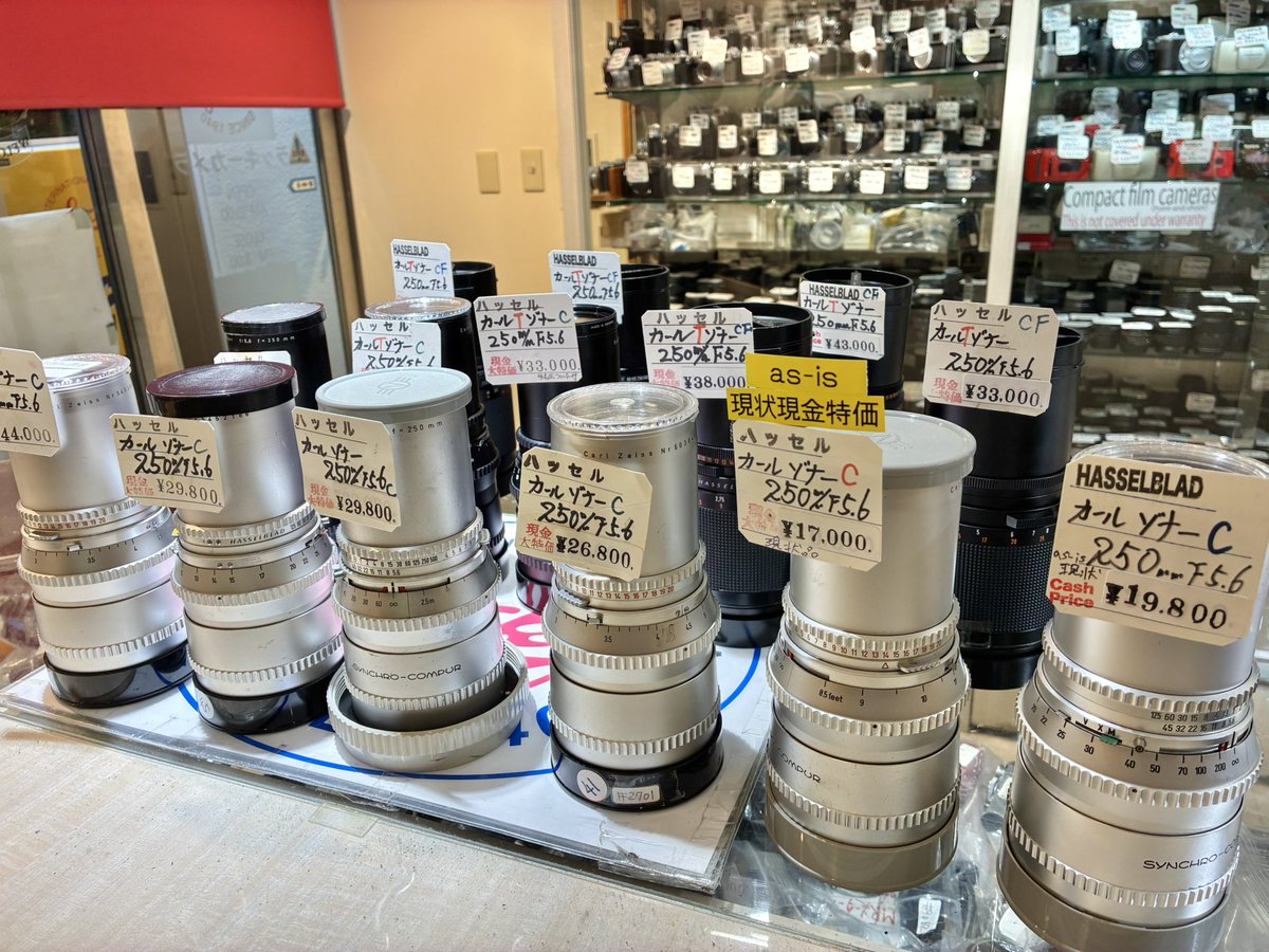 LuckyCameraShop's tweet photo. 【注目商品】

当店にHasselbladの250mmが
C、CF合わせて14本ほどございます。

状態もお買い得な現状品から美品まで
幅広く揃えております

在庫や状態についてはこちらへ

TEL 03-3354-7898

#ラッキーカメラ 
#LuckyCamera
#ハッセル
#ハッセルブラッド
#Hasselblad
#250mm
#Shinjuku
#注目商品 https://t.co/XBiPW6qE48