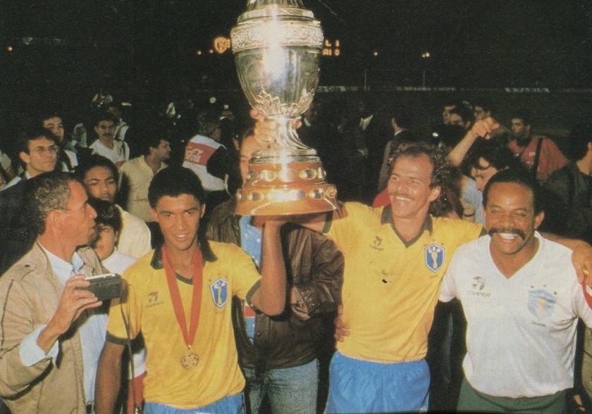 TillBrasil's tweet photo. #OnThisDay 

🗓️ 16.07.1989

@CBF_Futebol won their fourth Copa América, and first since 1949, by beating Uruguay 1–0 in the final match at the Maracanã.
This achievement ended Brazil's 19-year streak without an official championship since the 1970 #FifaWorldCup
🇧🇷🇧🇷🏆🏆🏆

#BTD https://t.co/DYxBdVPh1B