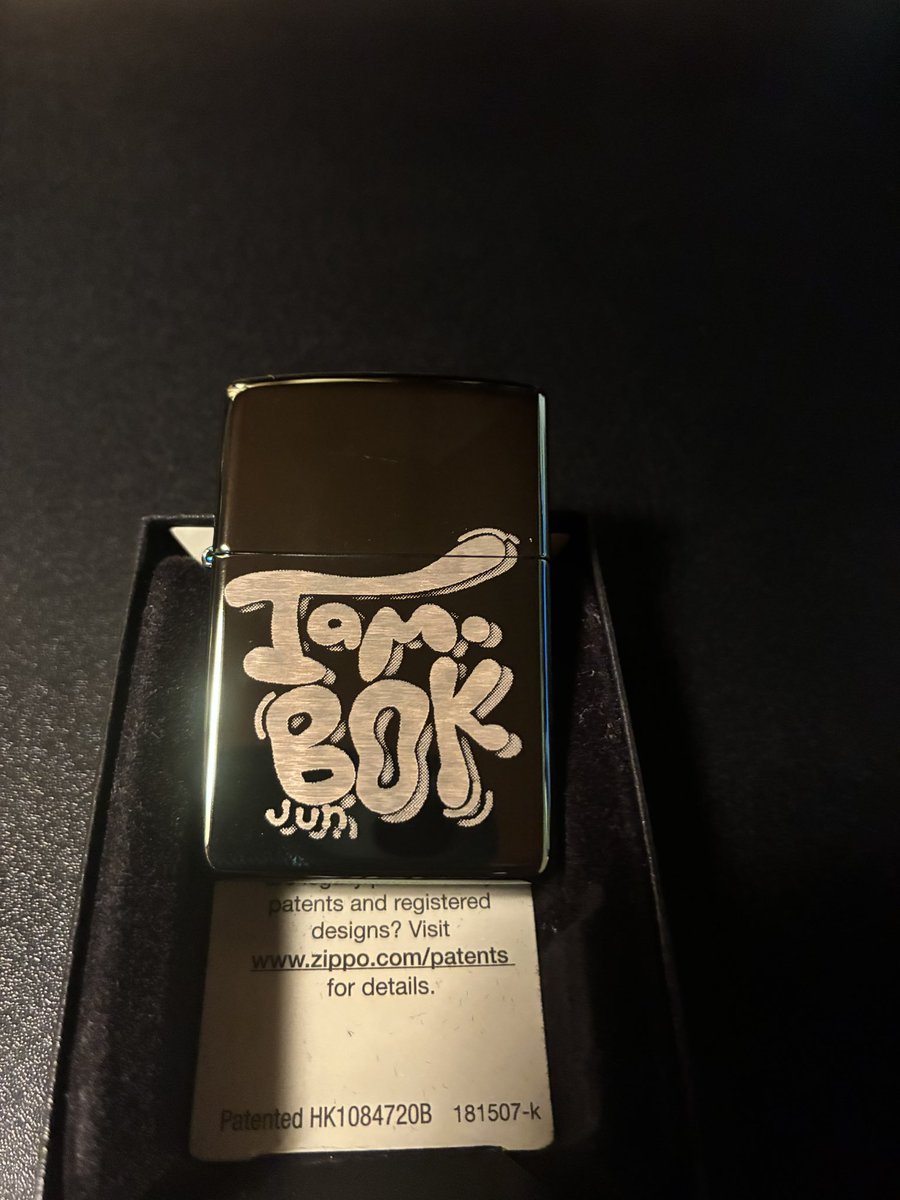 iam__bok's tweet photo. いるねぇにデザインしたZIPPO
めっちゃ緑のコントローラー
欲しかった靴

今年もありがとうございます✌️
誕生日プレゼントありがとうございます😁

7月中はまだ受け付けます🤌 https://t.co/VfzdQ3tu5f