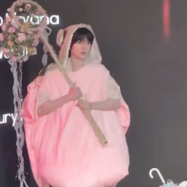 closetedsoobin's tweet photo. you better not be beomgyu holding a flower net dressed as a big ass pink turtle looking stupid as fuck at the function bro https://t.co/7Ri3qMZGw0