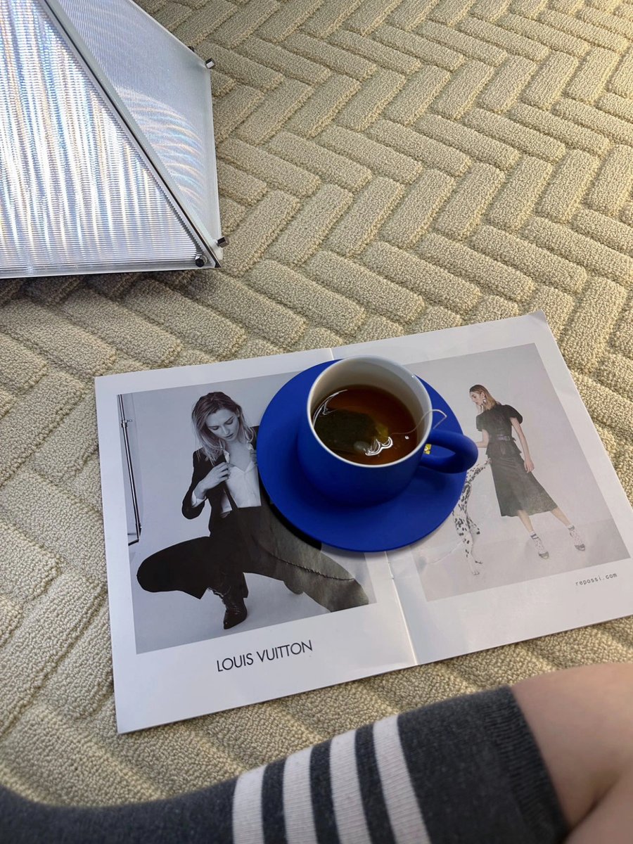 fgcv99's tweet photo. Stepped into my first apartment with my own key today – the small kitchen now smells like my favorite coffee, and the wall’s holding the first painting I ever made. Adulting doesn’t feel so scary after all https://t.co/RgHcoGUoFT