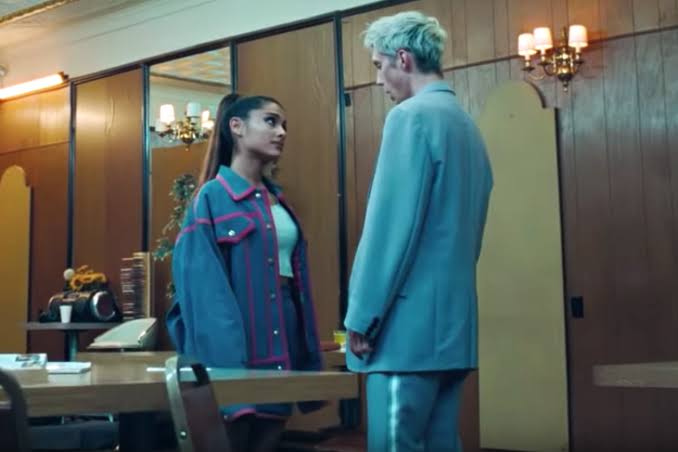 soIivane's tweet photo. the sexual tension between them>> https://t.co/FIuc3UlsjD
