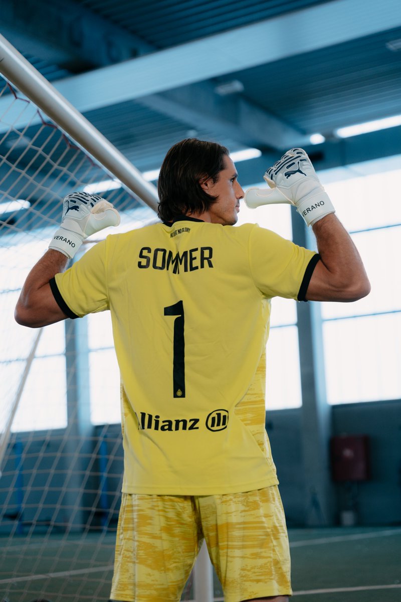 Turkerozdil's tweet photo. 🚨 Avrupa'nın en önemli kalecilerinden biri olan 🇨🇭 Yann Sommer (37), 🇮🇹 Inter'deki sözleşmesinin sona ermesi ile #FIFAWorldCup sonrasında🇧🇪 Club Brugge'e imza attı.
#transfer #Inter #SerieA #ClubBrugge https://t.co/L3nQhBR2re