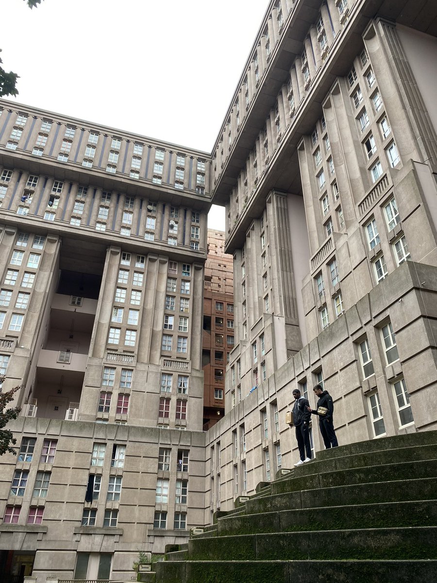 Impitoyable's tweet photo. @BovrilG A must-see for any fans of Brazil is Ricardo Bofill’s extraordinary Espaces d’Abraxas housing estate near Paris, where much of it was filmed. @luusssso https://t.co/1PDEgommSp