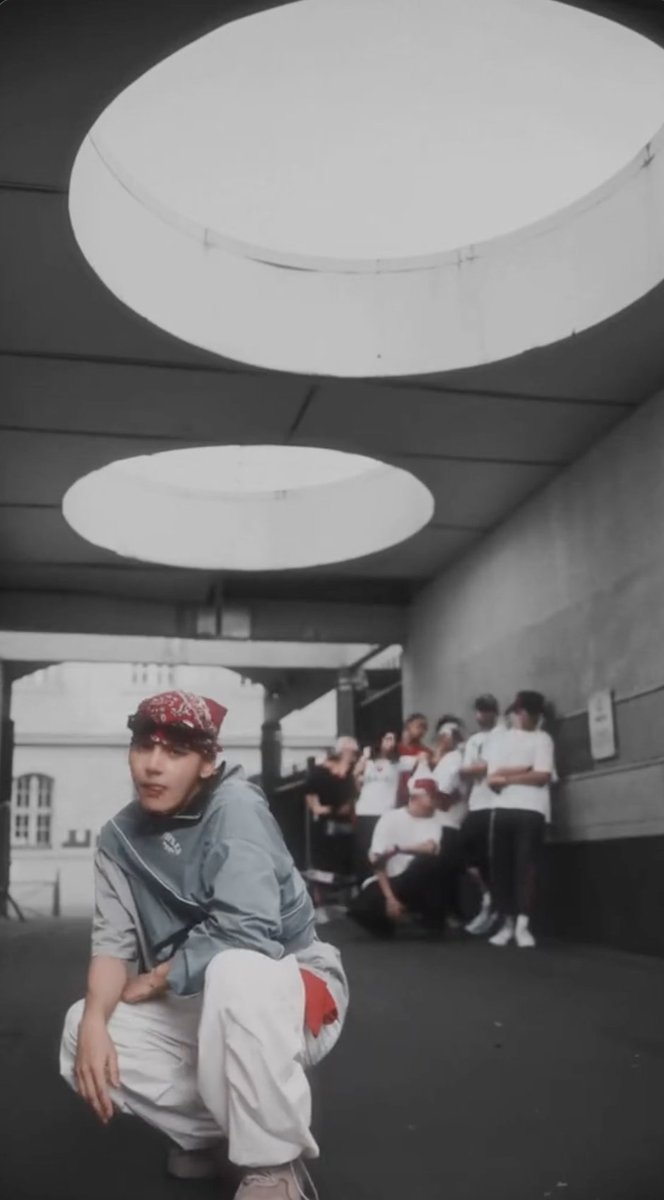 naver_taehyung's tweet photo. OMG KIM TAEHYUNG NEW TIKTOK!
SO COOL!

(https://t.co/fOXYCCzB7m) https://t.co/BrU6UrTdIZ
