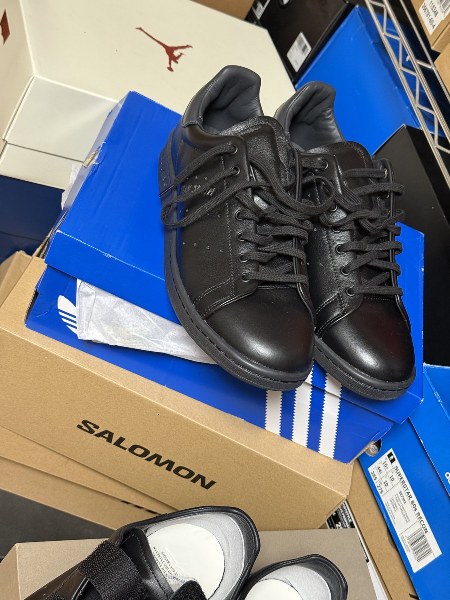 bozzbear's tweet photo. y3セールの差額でスタンスミス追加購入した https://t.co/mYmLCFxsq4