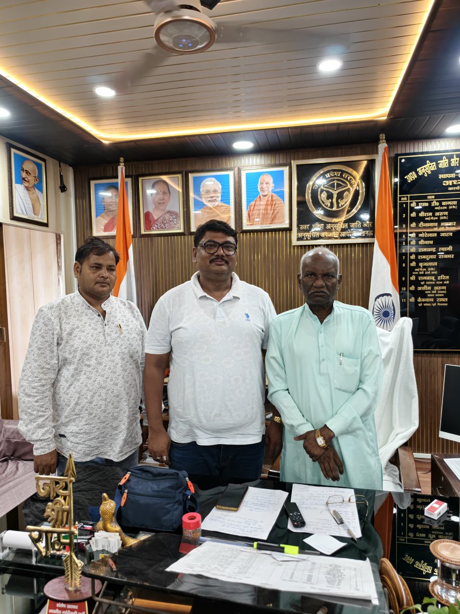RawatXmp's tweet photo. दिनांक 16जुलाई 2026 दिन गुरुवार को इन्दिरा भवन लखनऊ स्थित- उ०प्र०अनुसूचित जाति और अनुसूचित जनजाति आयोग के अपने कक्ष में विभिन्न जनपदों से पधारे देवतुल्य कार्यकर्ताओं और पीड़ितों से मुलाकात किया तथा उनकी समस्याएं सुनकर उनके शीघ्र समाधान हेतु सम्बंधित अधिकारियों को निर्देशित किया। https://t.co/yw7GUi9RT0