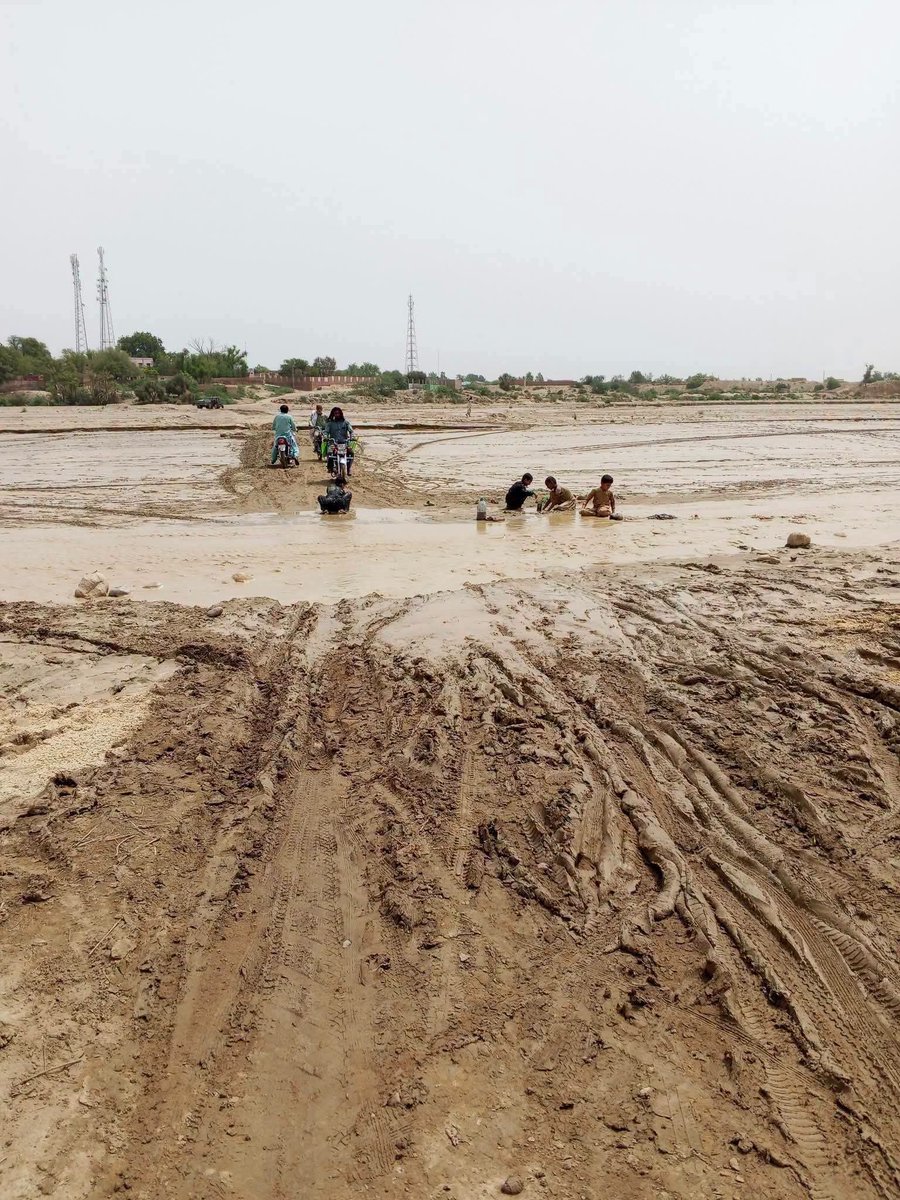 AurangzebK65262's tweet photo. For the people of Choti Bala, rainfall brings hardship instead of relief because there is no bridge over the Mithawan Stream. Every rainy season, thousands are cut off from hospitals, schools, jobs, and markets.
A bridge is not a luxury—it's a lifeline.@akleghari https://t.co/Dr94t9eOSY