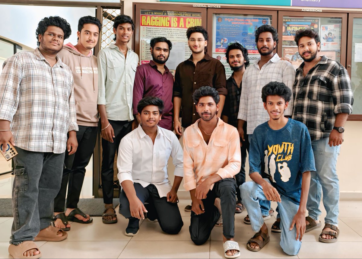 GodavariMBFans's tweet photo. A Great memorable moment with Jai Krishna Ghattamaneni❤✨

Busy promotions lo kuda Godavari FC's team kosam special ga time echi mari mataladaru🙌❤ 

Debutant ga meku e cinema Big Blockbuster avali ani korukutunam #SrinivasaMangapuram❤️ 

#JaiKrishnaGhattamaneni @GhattamaneniFC https://t.co/zDxqeTP3KT