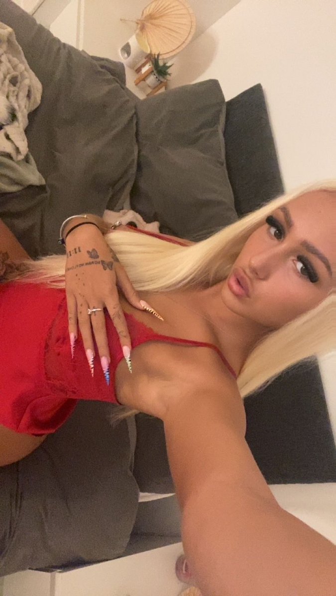 chloebackupx's tweet photo. leaked chav schoolgirl https://t.co/TdPcS9WtQT
