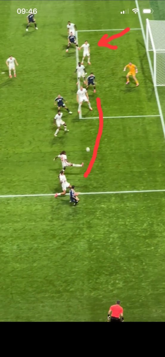 missysfella's tweet photo. @ShaneKeegan81 Needs to be at his near post to cover a potential tap in.
The problem is where the arrow is pointed. https://t.co/8fiD53zlqr