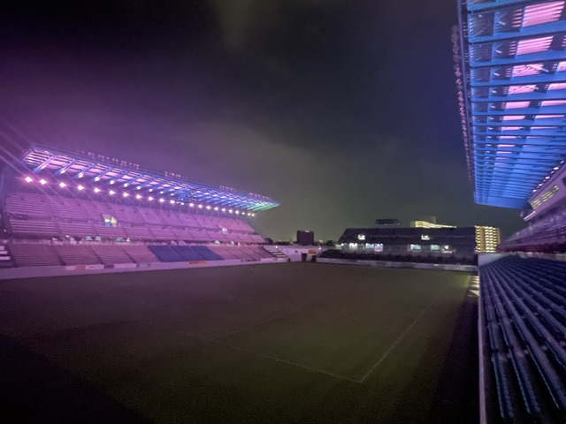 tosu_city's tweet photo. 本日行いました、鳥栖スタジアム夜間照明施設のメディア事前公開の様子をちょい見せ👀

照明のLED化と演出照明の設置に伴い合計369台のリニューアルを行っております✨

ぜひ、8月8日(土)のサガン鳥栖開幕戦「鳥栖市民DAY」にお越しいただき、新たな演出をお楽しみください😆

https://t.co/XmnEsHXZIp https://t.co/hyytm0Sr8v