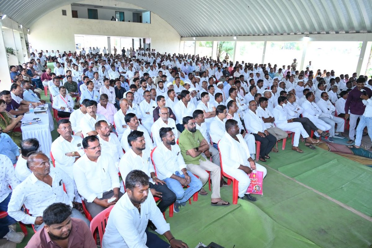RVikhePatil's tweet photo. शेवगाव-पाथर्डी तालुक्यातील पाणीटंचाई प्रश्नांबाबत बैठक!
📍शेवगाव, अहिल्यानगर
शेवगाव व पाथर्डी तालुक्यातील पाणीटंचाईच्या पार्श्वभूमीवर आज सविस्तर आढावा बैठक घेतली.
#Shevgaon #Pathardi #WaterManagement #Ahmednagar #Development
@Dev_Fadnavis
@CMOMaharashtra
@BJP4Maharashtra https://t.co/1aMtaJTO4D