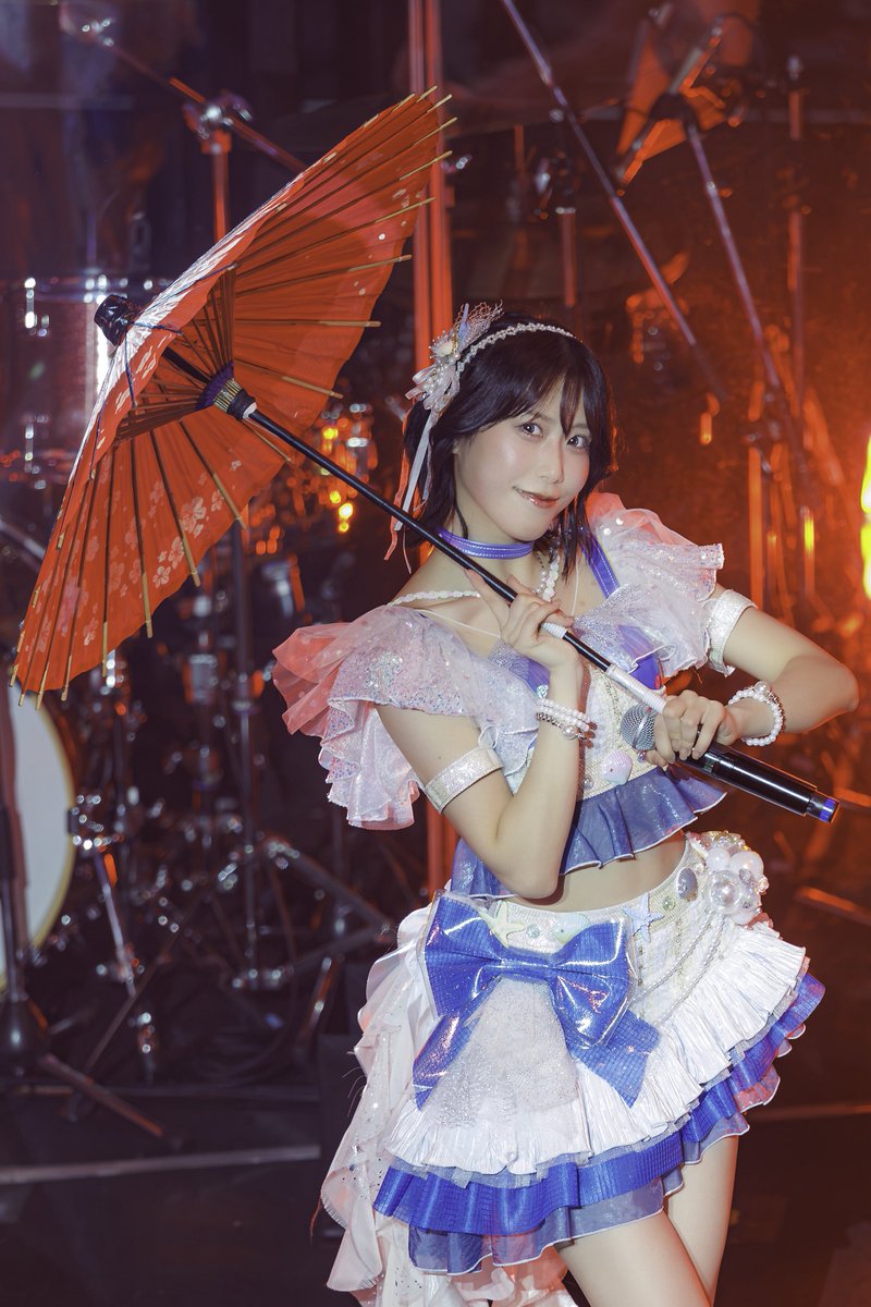 chamcham_0317's tweet photo. 2026.7.14
虹のコンキスタドール 12th Anniversary LIVE
「ニューレジェンドインサマー！」
📍⽇本⻘年館ホール

隈本茉莉奈さん(@kumamoto_marina )

和傘を持ってのパフォーマンスも素敵でした！！

#虹コン12周年
#あのね茉莉奈 #隈本茉莉奈
#虹コン https://t.co/tl81BR7Jno