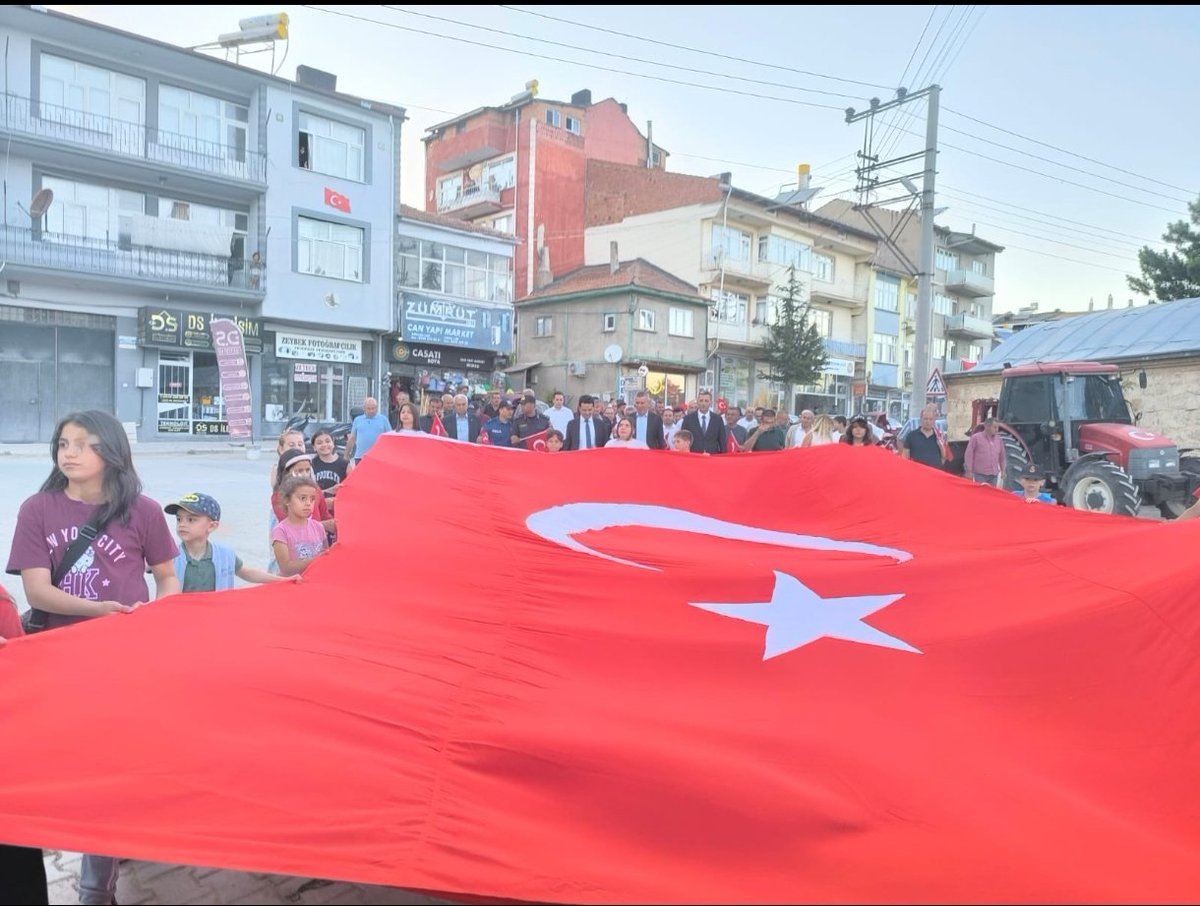 Sinanpasakyl's tweet photo. 🇹🇷İRADE BİZİM ZAFER BİZİM!

📌15 Temmuz Demokrasi ve Milli Birlik Günü etkinlikleri Kaymakam Vekilimiz Sayın Yalçın SEZGİN, ilçe protokolü ve halkımızın katılımıyla ilçemizde düzenlenen etkinlikler ve sonrasında demokrasi nöbetiyle devam ederek 00.13' te tüm yurtta okunan sela ile sona erdi.

Milletimizin 15 Temmuz gecesi verdiği büyük kahramanlık destanı asla unutulmayacak ve daima yaşatılacaktır.🇹🇷