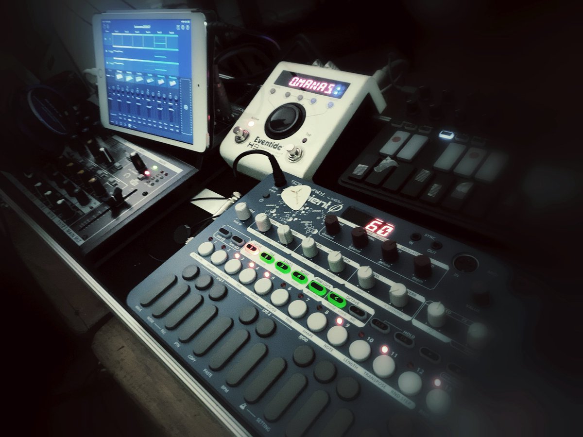 kotonomax's tweet photo. kotonoma名義での初ライブに向け、制作佳境 https://t.co/zaXN3bKV2a