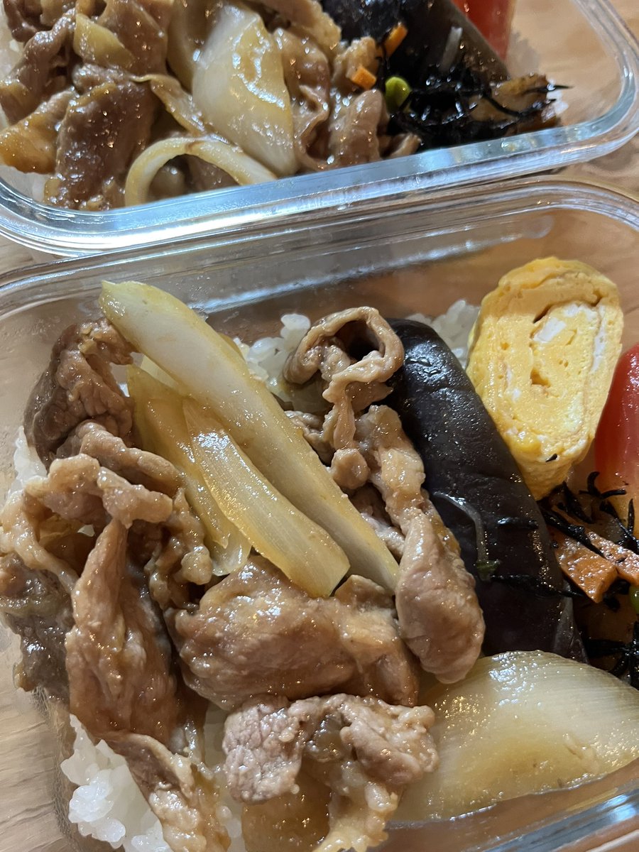mango_prin's tweet photo. 今週も明日行けば三連休🎌今週の弁活
・タレカツ弁
・シャケ弁
・しょうが焼き弁
・アジの南蛮弁 https://t.co/4k7I4vQwGg
