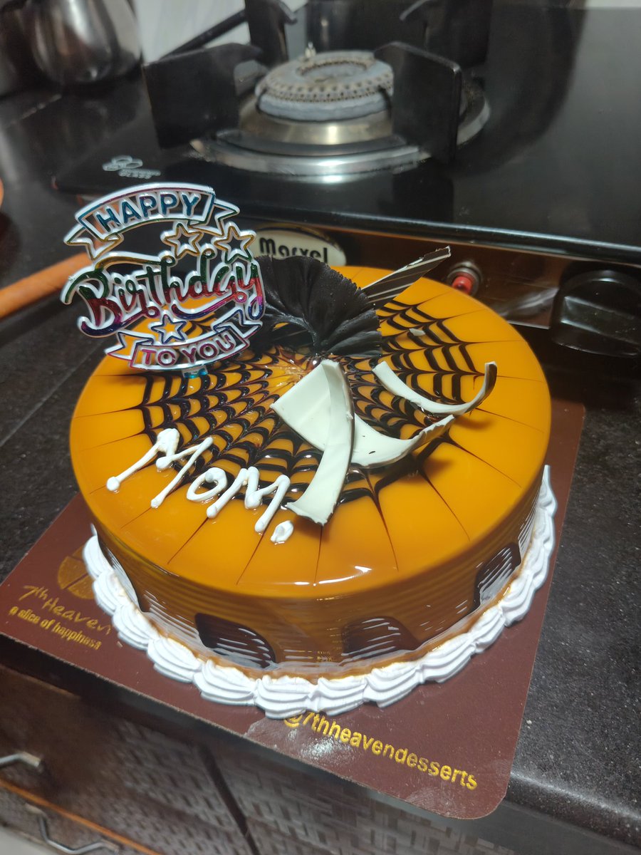 sweater_tweeter's tweet photo. TH:05 Mom-dad's anniversary cake 02, tikki chat, brand Collab after a long break, very cakey week. https://t.co/OwgaWVJdyi