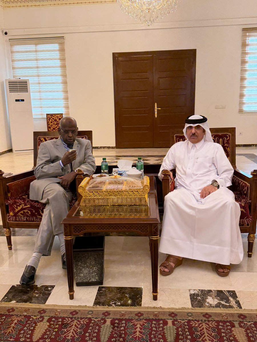 QatarEmb_Dj's tweet photo. تلقى سعادة الدكتور/ راشد بن شفيع المري - سفير دولة قطر لدى جمهورية جيبوتي الشقيقة، العزاء من دولة السيد/ عبدالقادر كامل محمد - رئيس وزراء جمهورية جيبوتي الشقيقة، وذلك بوفاة فقيد الوطن الكبير صاحب السمو الأمير الشيخ/ حمد بن خليفة آل ثاني رحمه الله رحمة واسعة https://t.co/kbdX3BOQbm