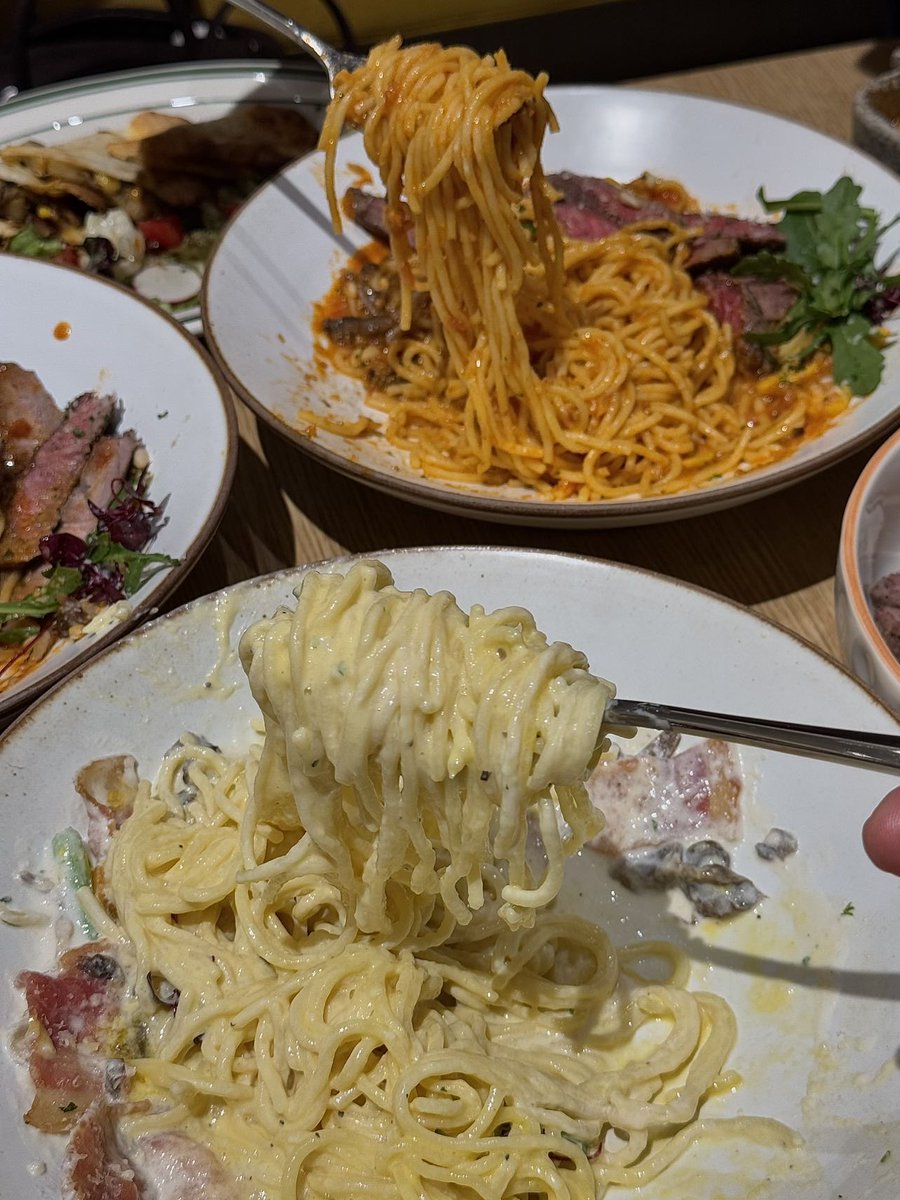 hanarosb's tweet photo. Today’s cozy midday pick: creamy tomato basil pasta with a side of fresh arugula salad—simple, satisfying, and full of little weekday joys. https://t.co/75H4P4dnJp