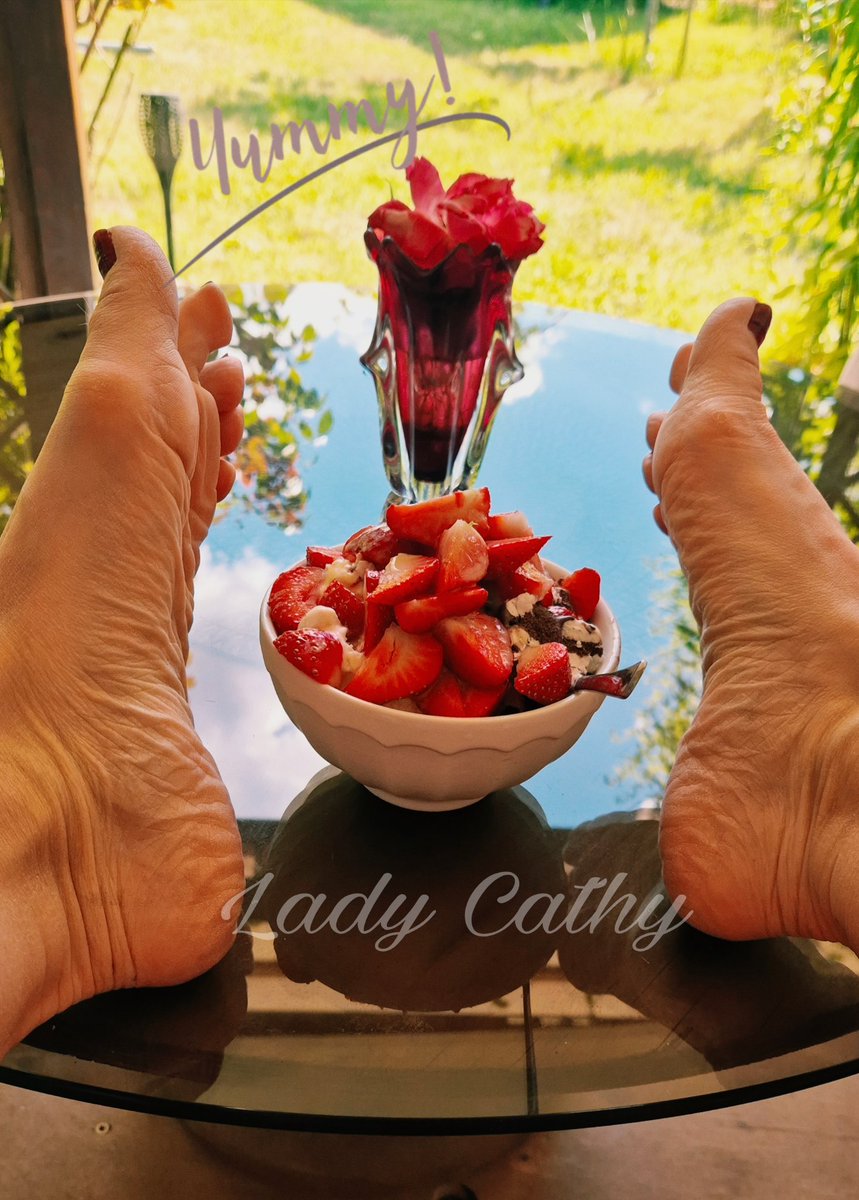 LadyCathy69's tweet photo. Auch wenn es etwas ruhiger hier geworden ist, heißt das NICHT, dass ich im Hintergrund nicht trotzdem d.Fäden ziehe. 🔥😈
Letzte Nacht mal eben ne Sonnen-Insel über die EINE Zahlsau bestellt &amp; Rewe pay über die ANDERE eingerichtet. 🔥

Und WIE kannst DU mir nützlich sein Loser?🤔 https://t.co/NOrn3yDio8